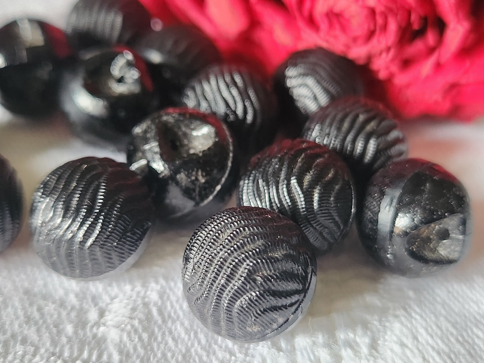Lot 6 boutons ancien en verre noir boule art deco grelot 1,2 cm costume ref 1663