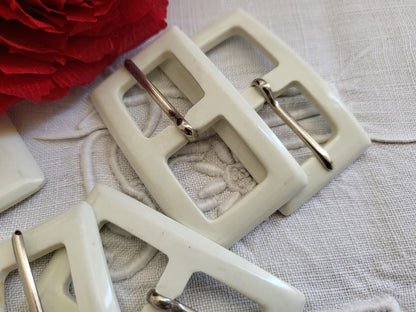 Duo boucles de ceinture vintage créme 2,8 sur 5,1 cm  ME4-10