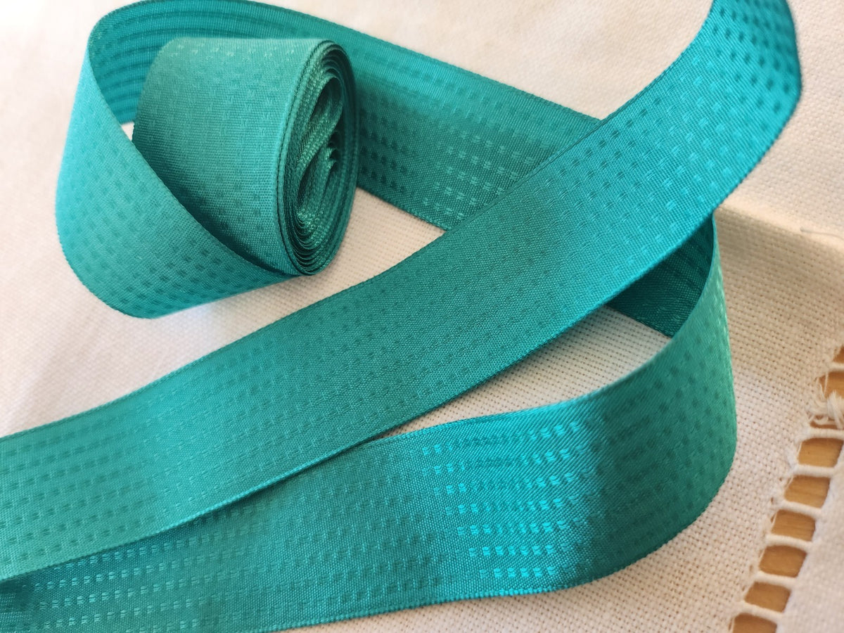 Ruban large petit point vert 2 mètre 95 sur  2,4 cm T3-1