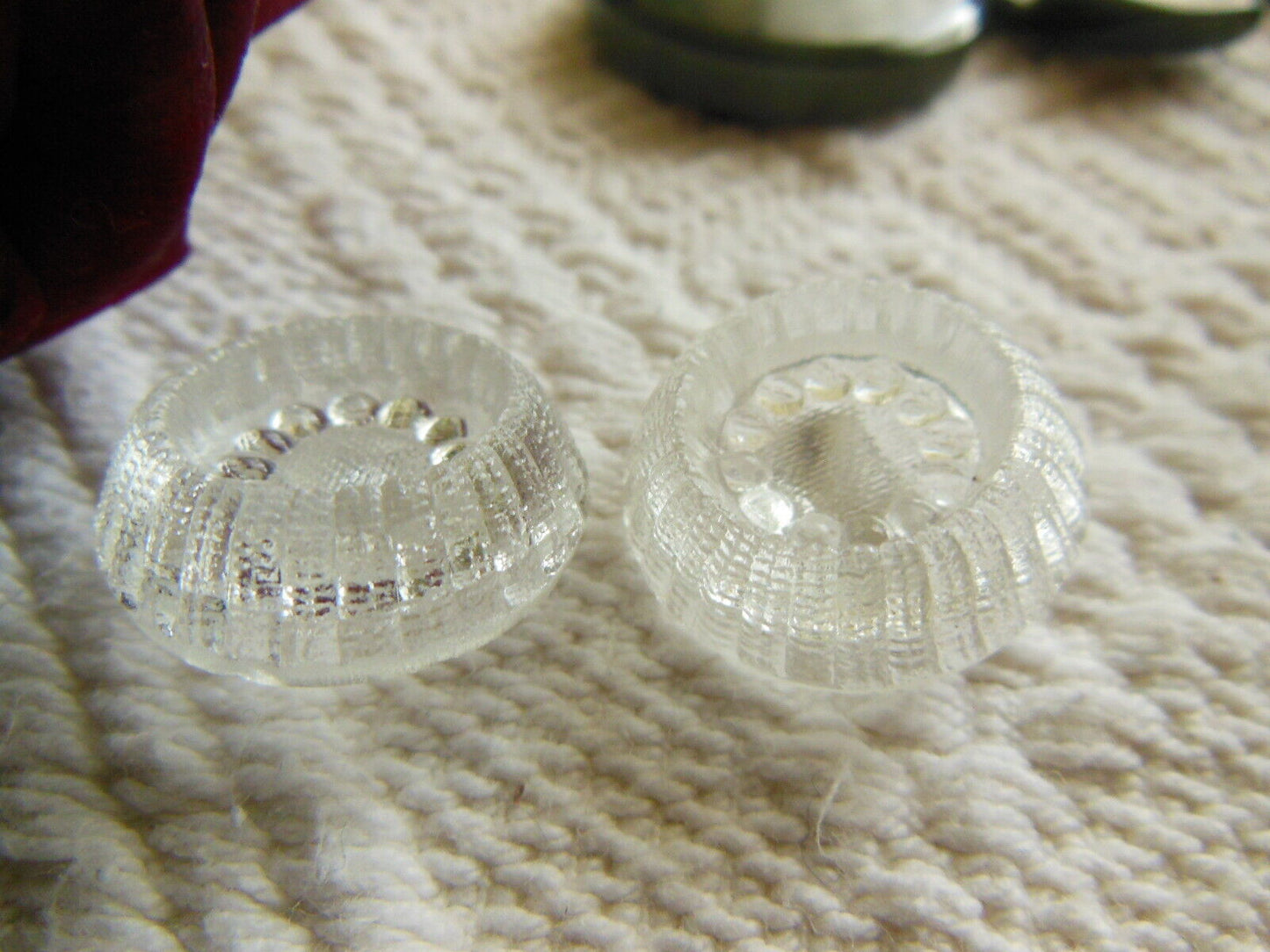 Duo gros boutons anciens en verre transparent volume  2,2 cm  vintage G15H