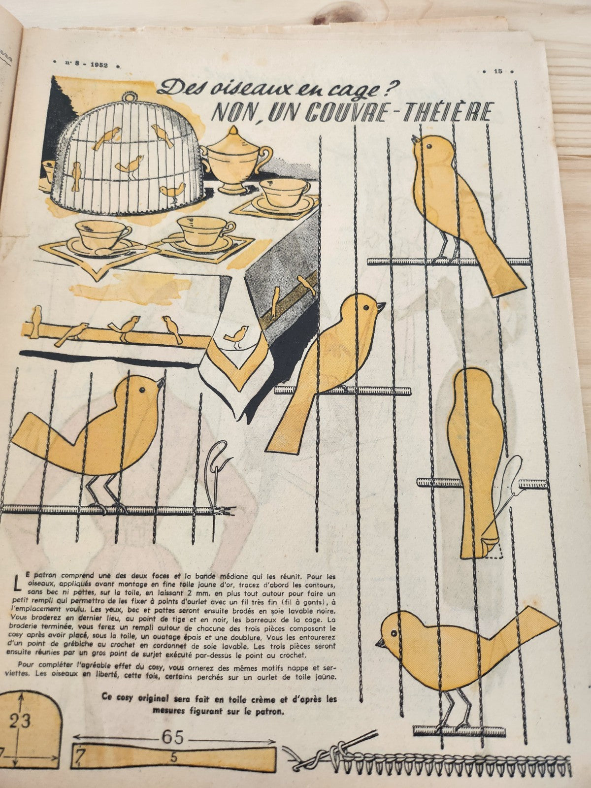 Le petit echo de la mode 1952 n°8 motif au crochet sur lainage  couvre théière