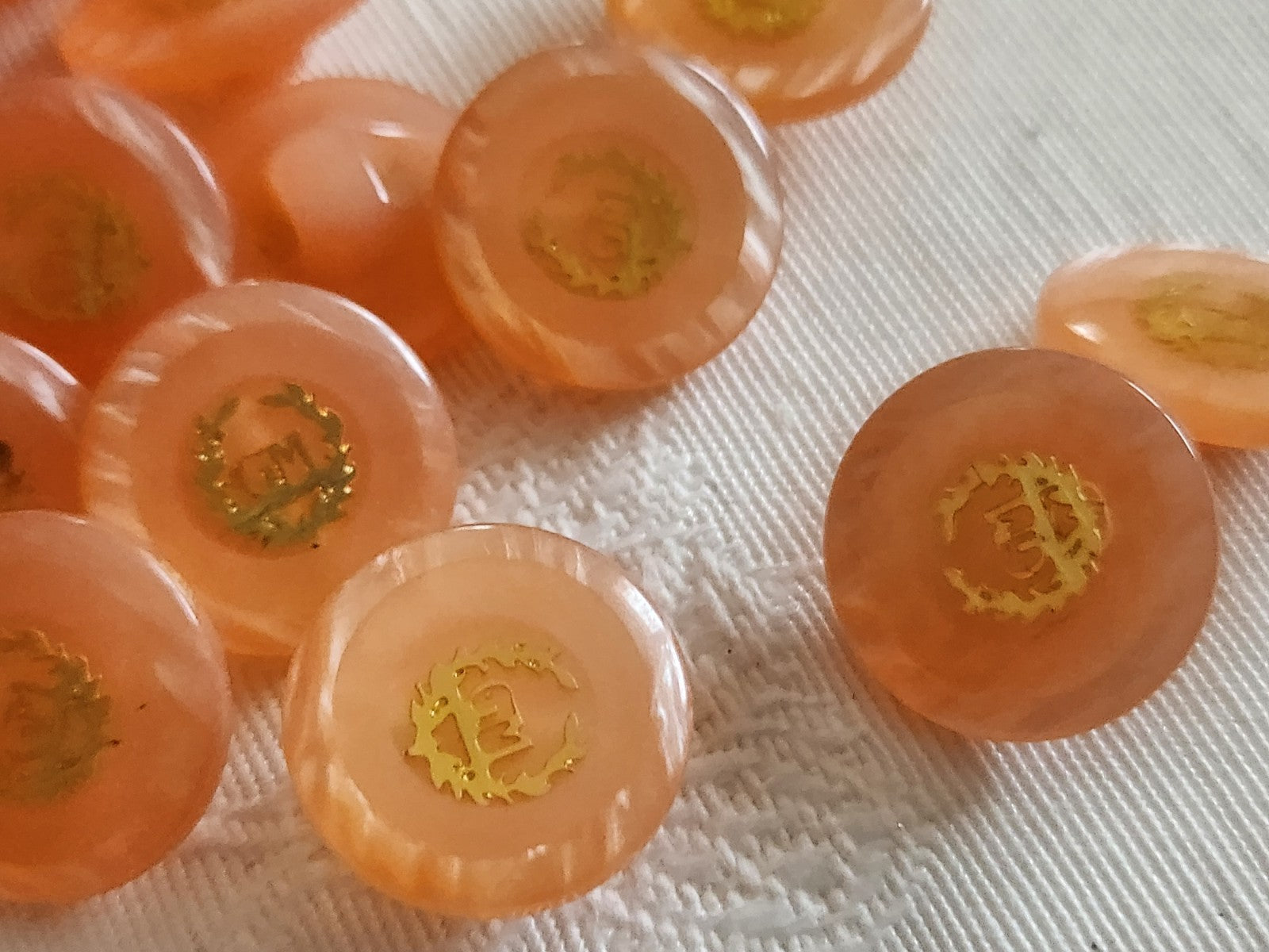 Lot 12 boutons vintage rose inclusion doré à pied 1,5 cm ou 15 mm ref 6386