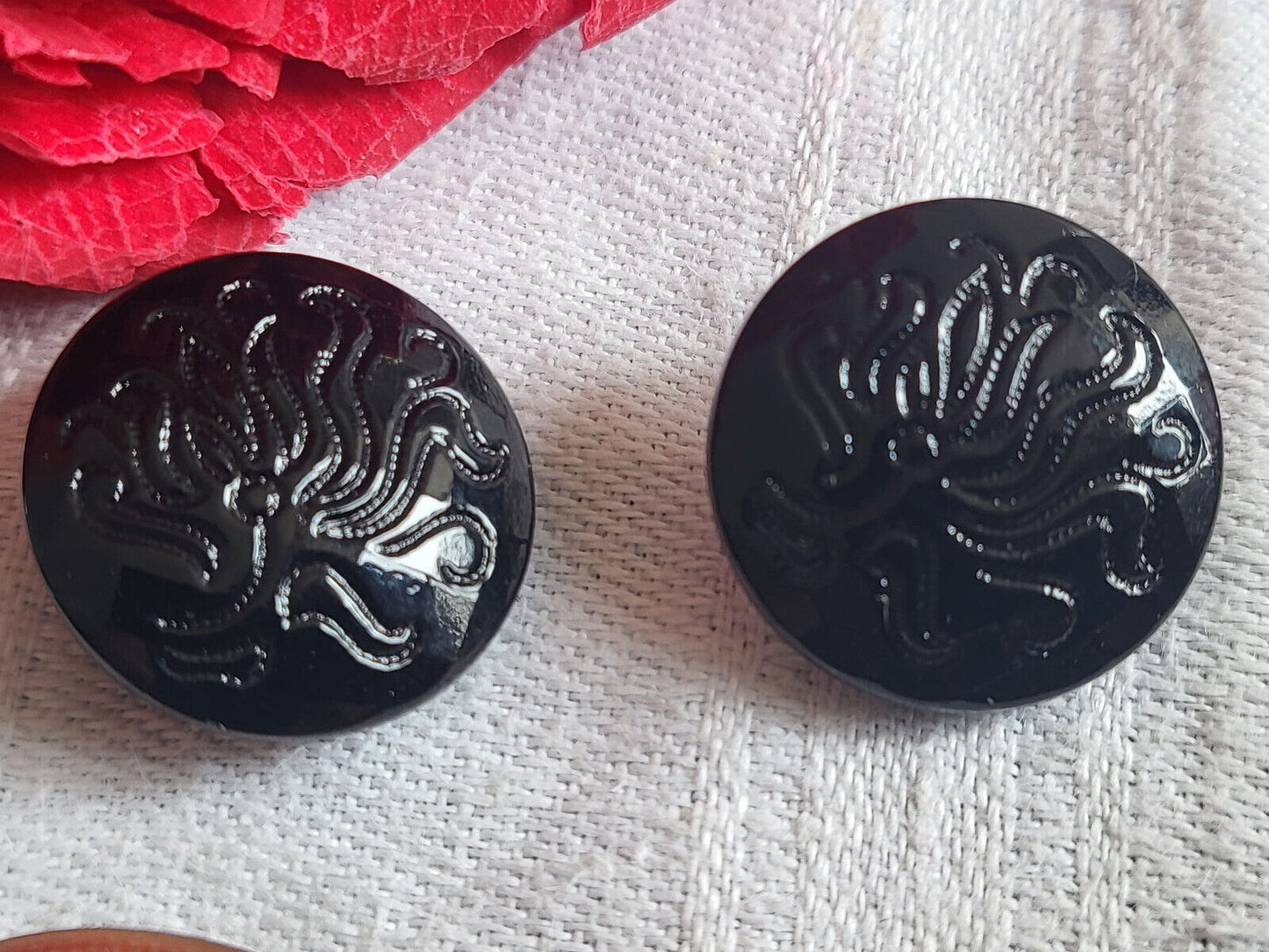 Duo boutons anciens en verre noir motif pied métal vintage 1,7 cm G6C