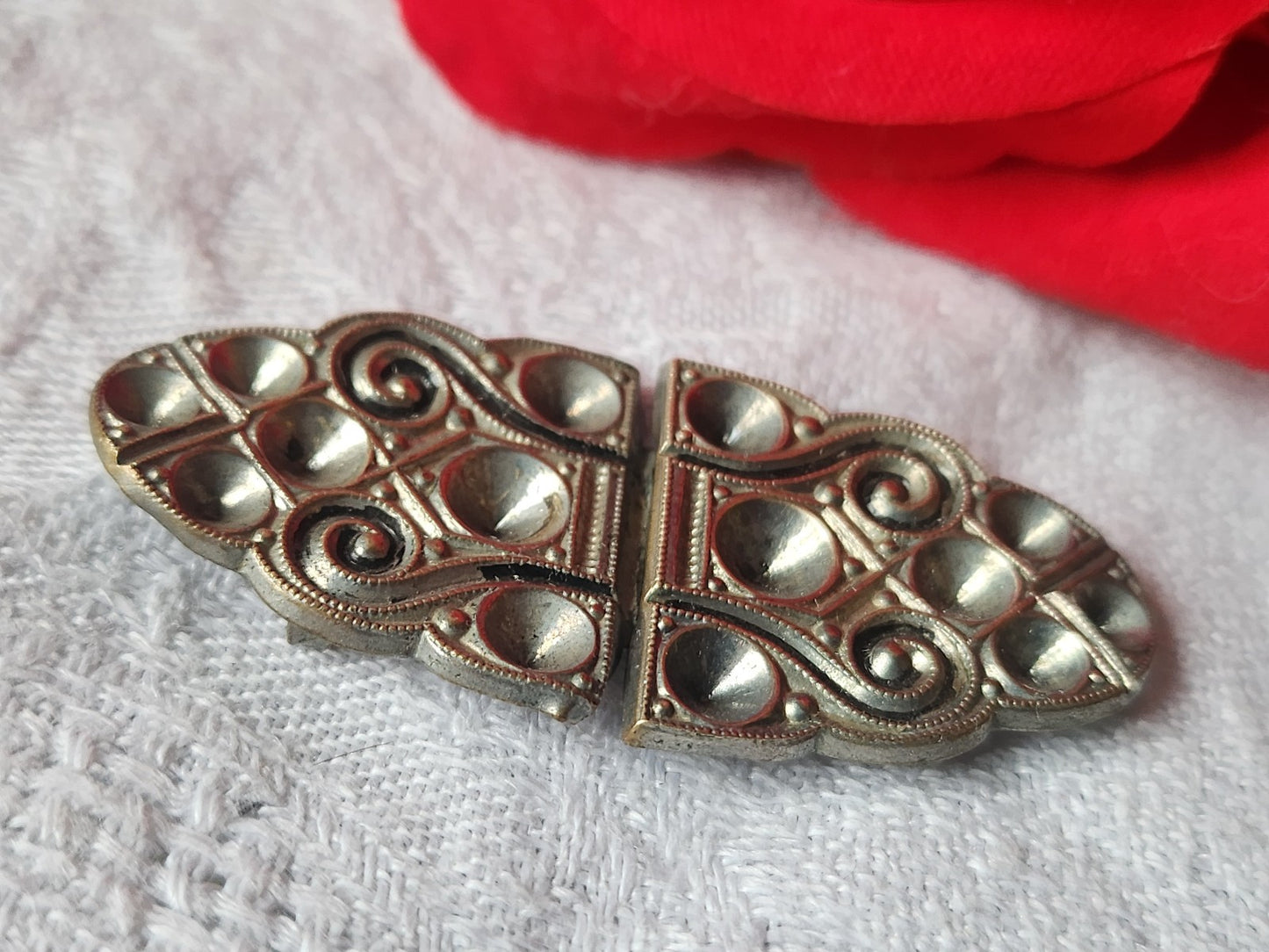 Ancienne boucle de ceinture en lmétal art deco à strasser 2,3 sur 4 cm