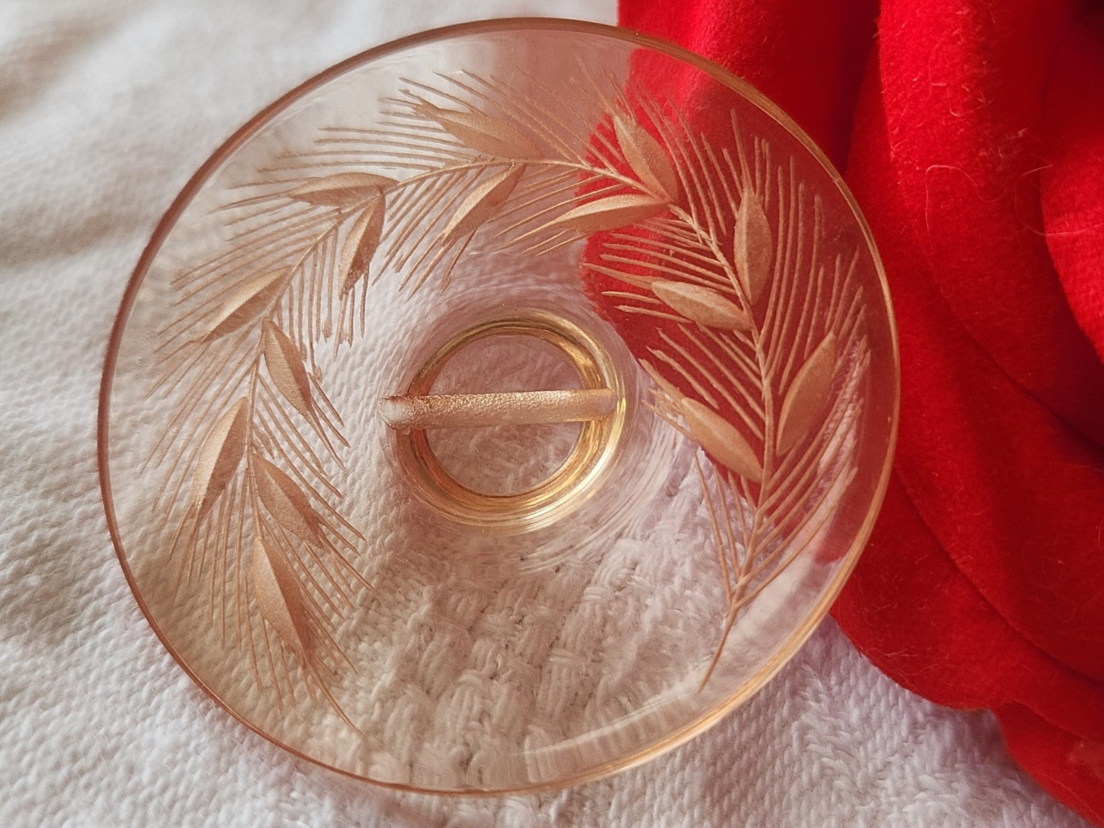 Gros bouton ancien lucite plexis épis de blé à pied  4 cm rose ref 3941