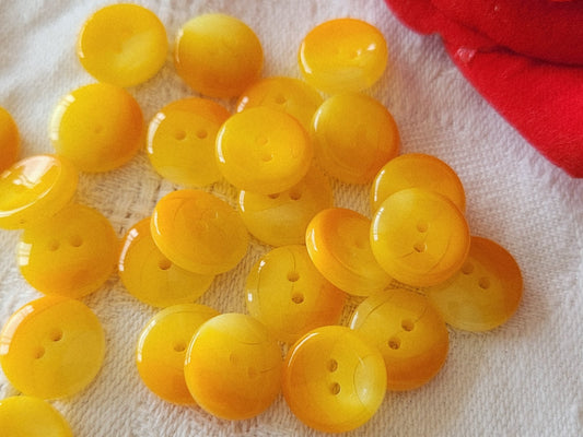 Lot 27 petits boutons vintage camaïeu jaune orange  à trous  1,1 cm ref 5972