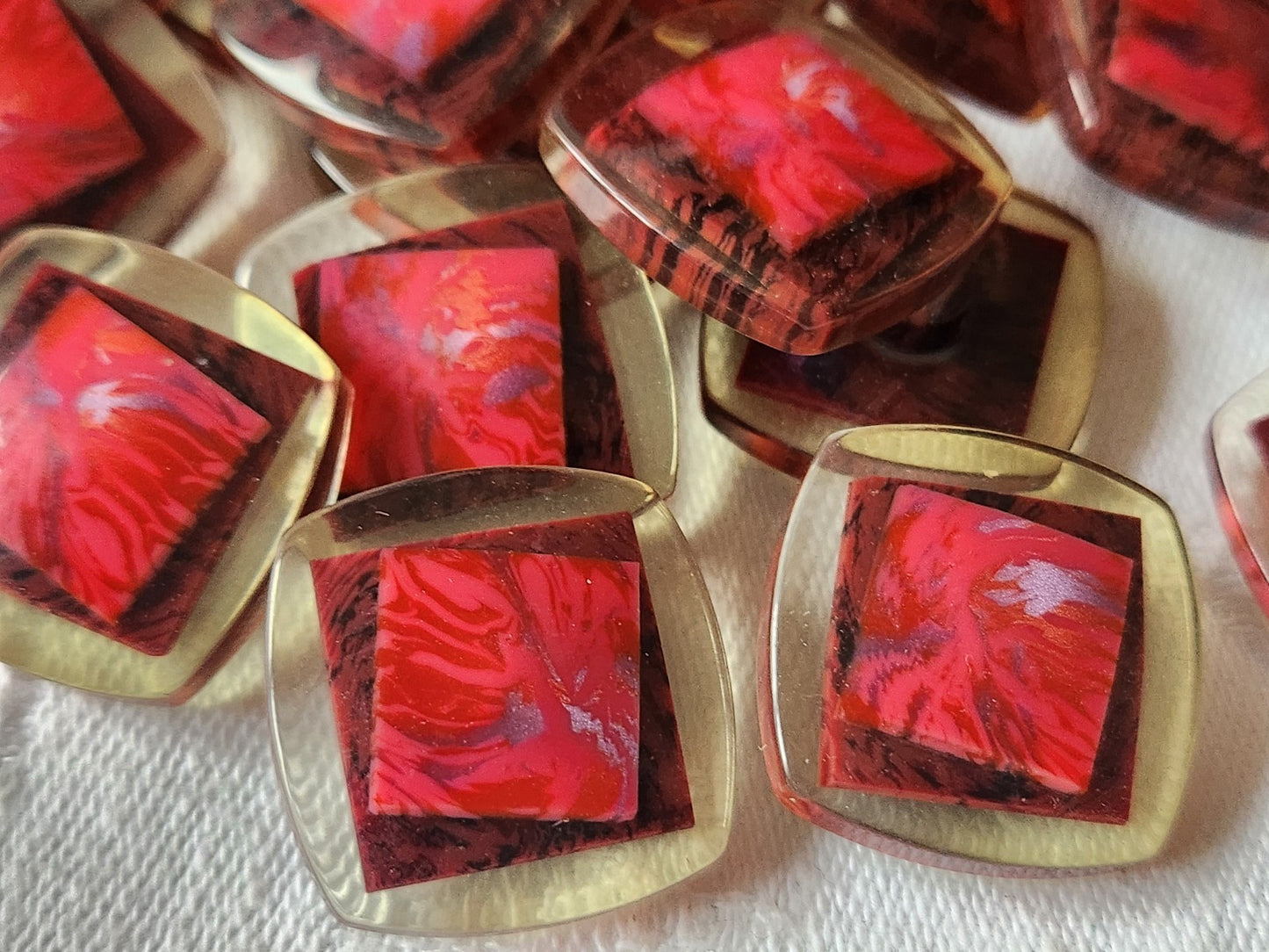 Lot 9 jolis boutons vintage rouge lie de vin pied 2,2 cm ref 2958