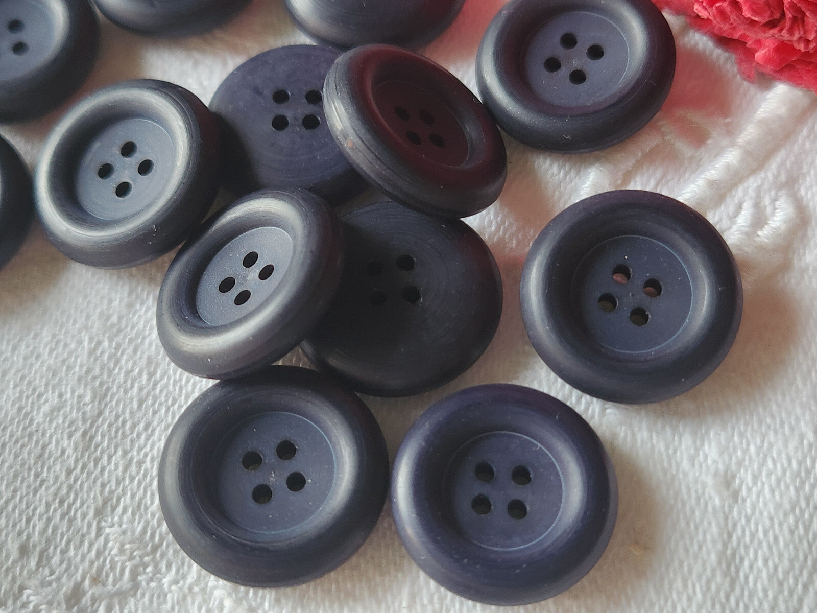Lot 12  boutons vintage bleu mat trous 1,7 cm ref 981