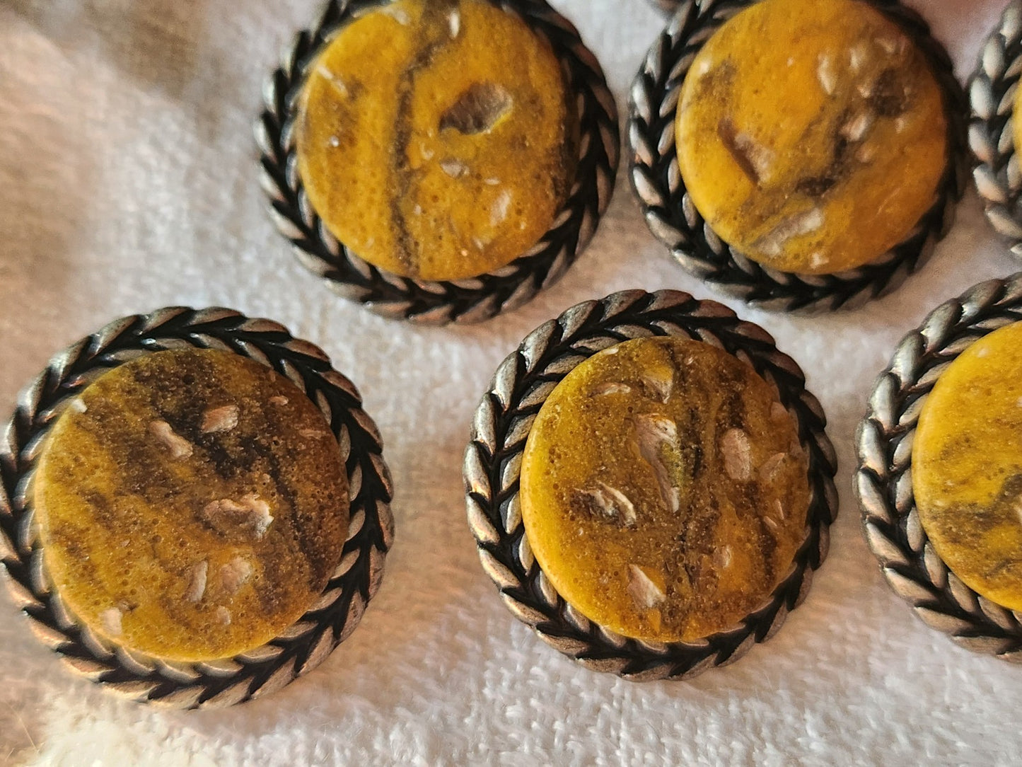 Lot 8 boutons vintage en métal ocre/moutarde argenté 1,9 cm ref 2798
