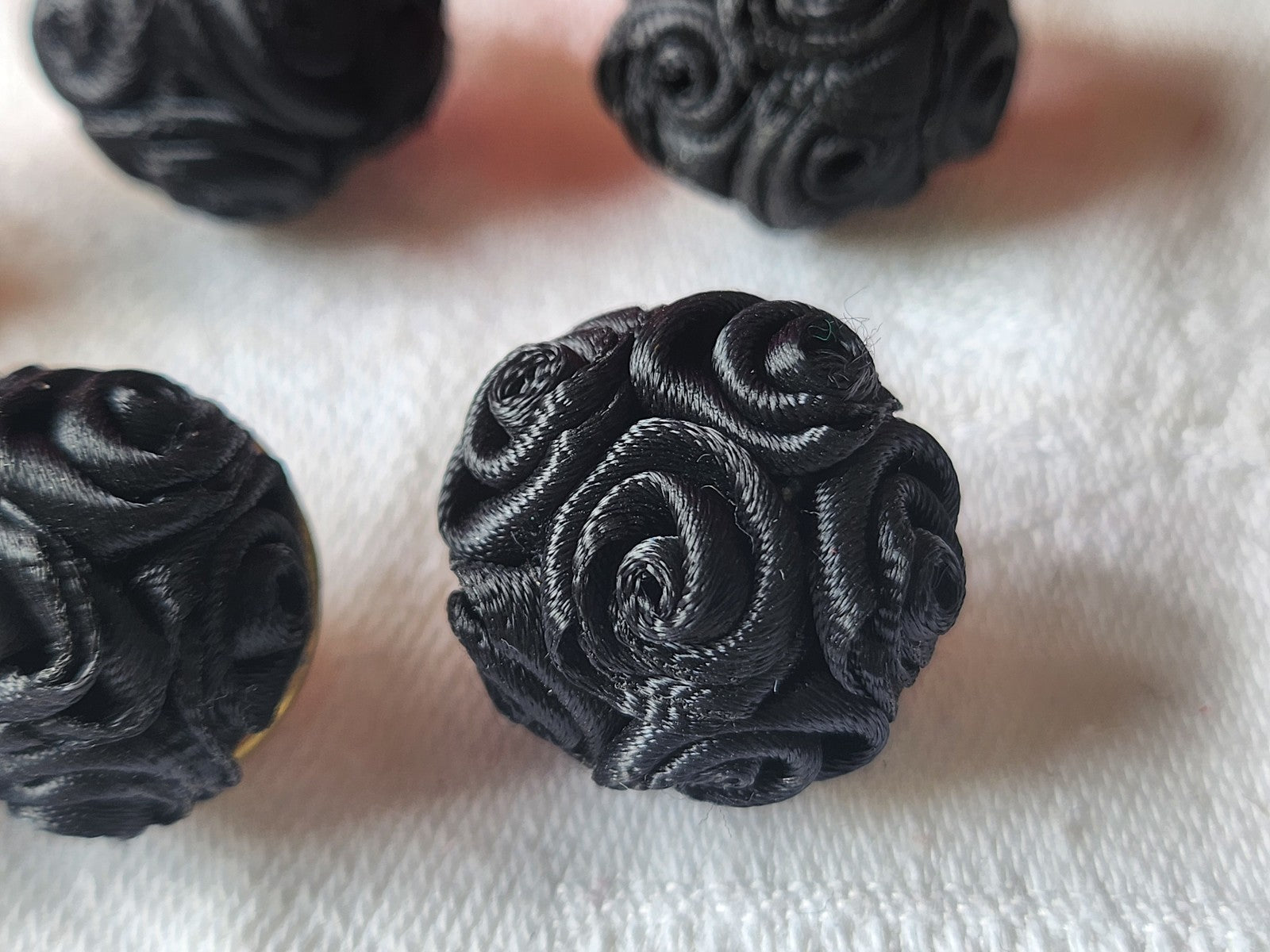 lot 6 boutons vintage noir passementerie fleur pied 1,8 cm ref 3554