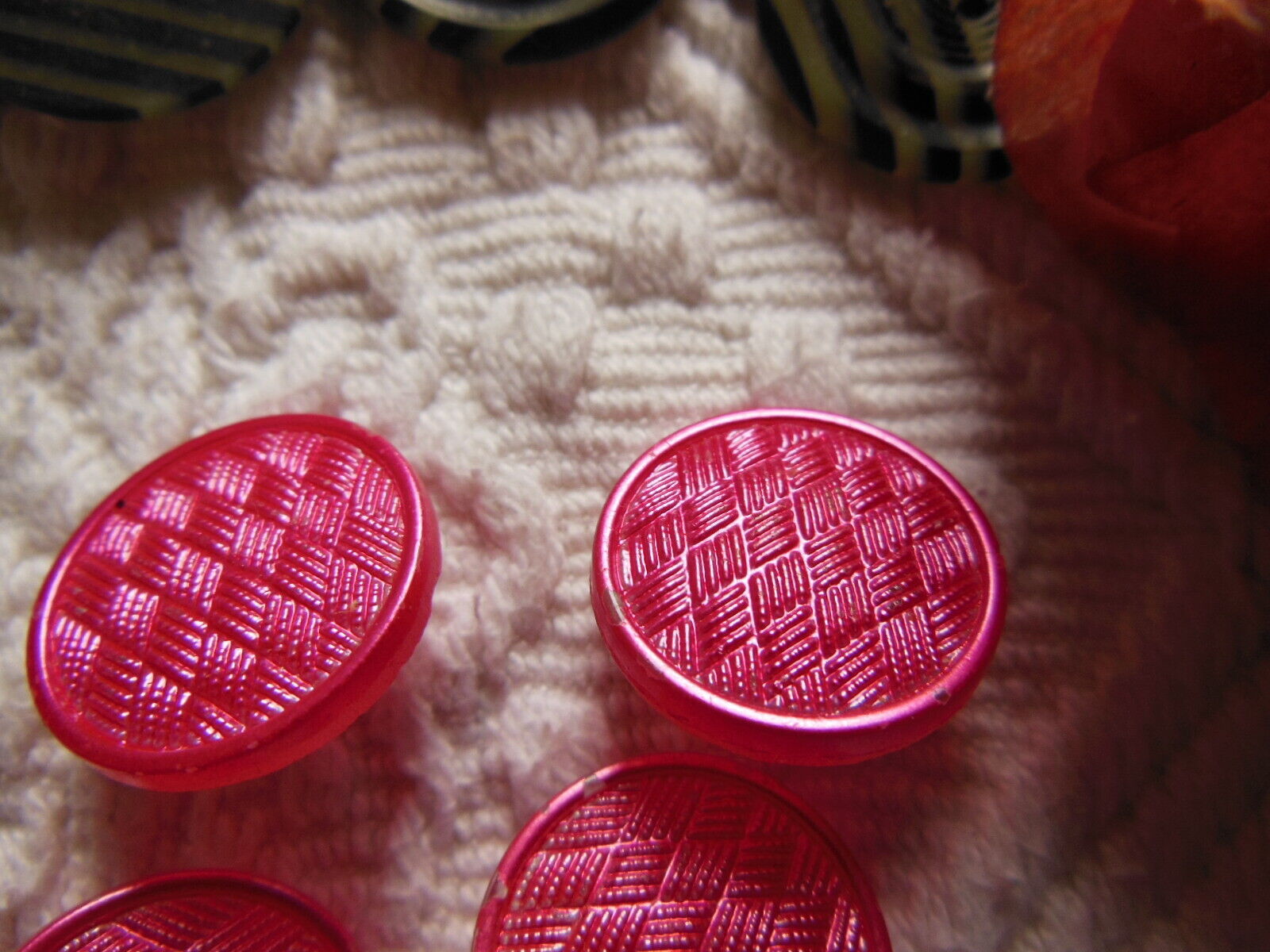 Lot 4 boutons anciens en verre rose damas diamètre 1,8 cm  D12N