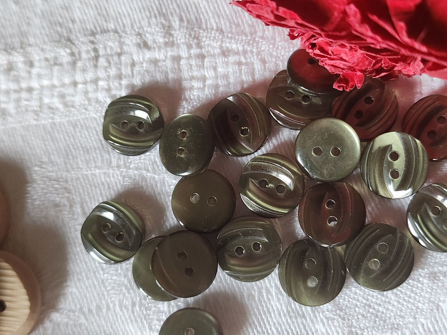 Lot 19 petits boutons vintage effet iminacre vert 1,2 cm ref 1681
