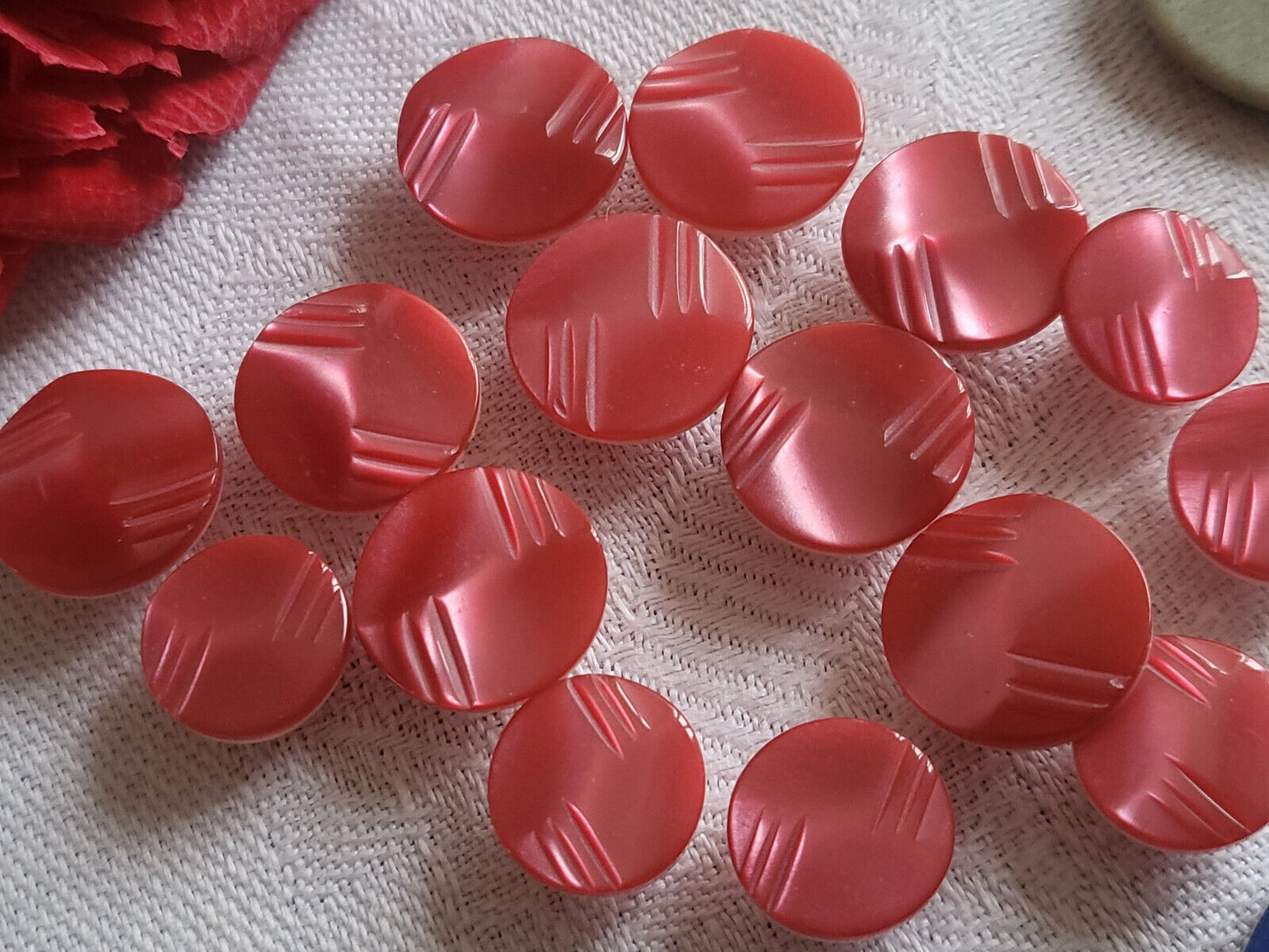 Lot 15 petits boutons vintage rose fonce panaché pied 1,1 et 1,3 cm ref 329