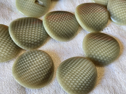 Lot 6 gros boutons vintage gris courbe motif pied 2,7 cm ref 631
