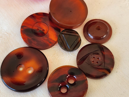 Lot 7 boutons anciens ambrés ambrolite ecaille 1,7 à 3,3 cm ref 6624