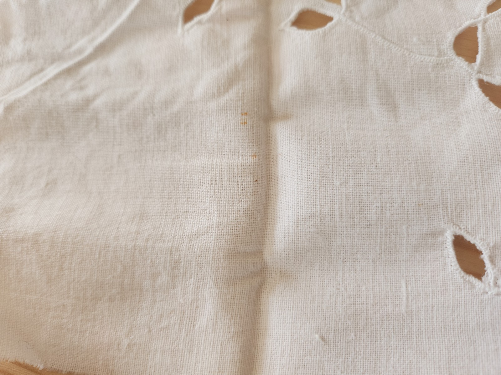 Broderie ancienne ajouré incrustation dentelle création couture T1-1