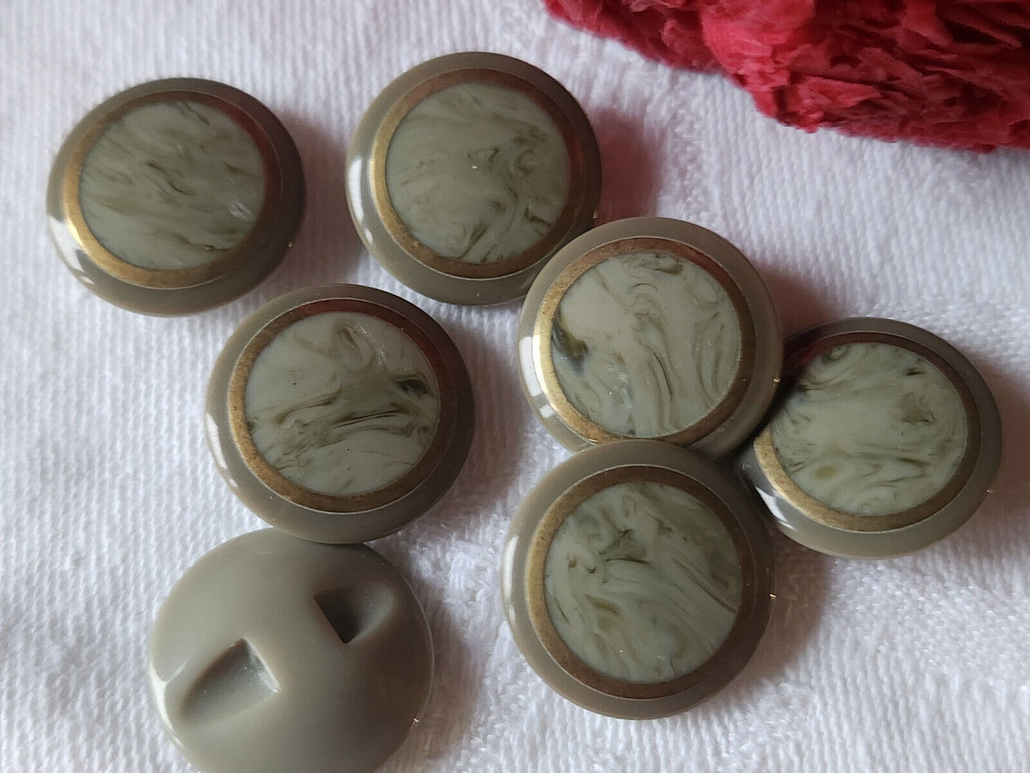 Lot 7 boutons vintage vert/gris 1,8 cm pied travaillé ref 993