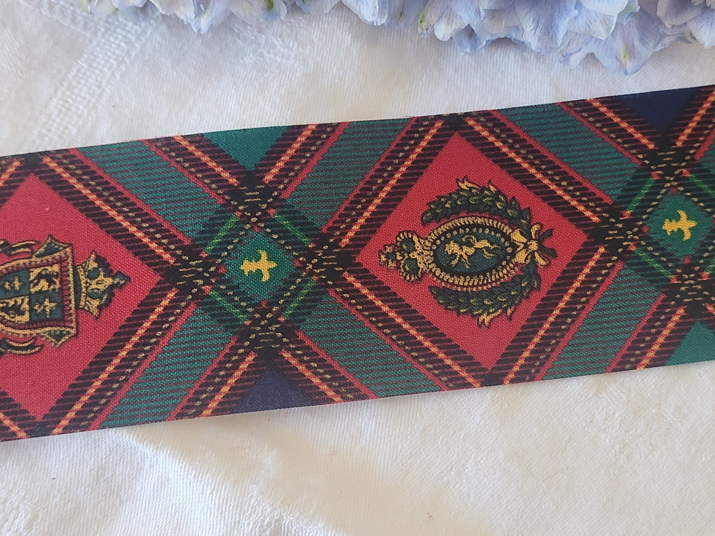 Large galon ruban  ancien ecossais blason armoirie  2 métres sur 6,7 cm B9