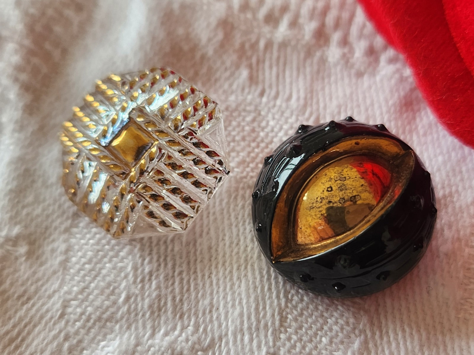 Duo boutons en verre ancien doré originaux 1,7 cm G2M