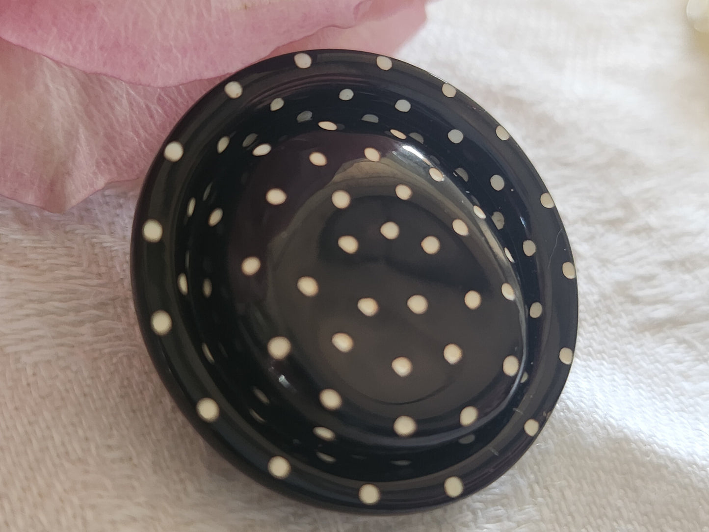 Collection  gros bouton ancien noir point blanc dos avec vis 2,6 cm ref 3165