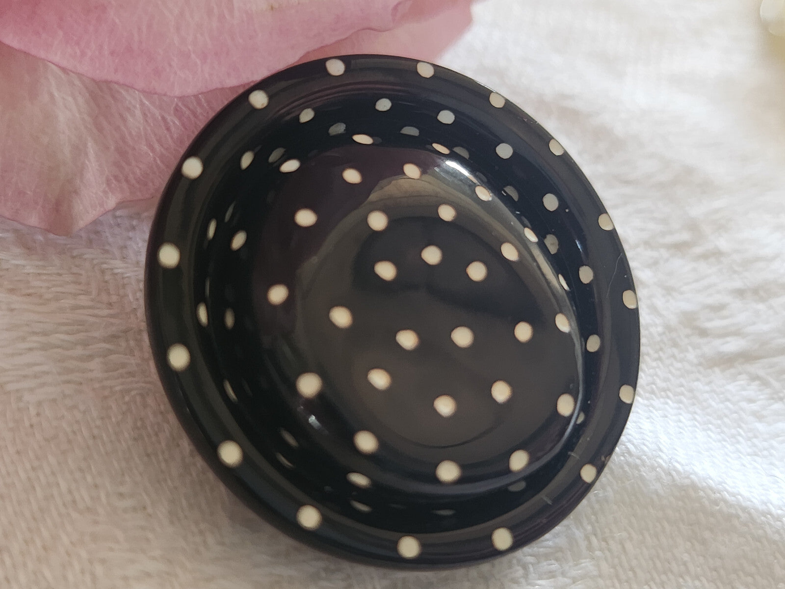 Collection  gros bouton ancien noir point blanc dos avec vis 2,6 cm ref 3165