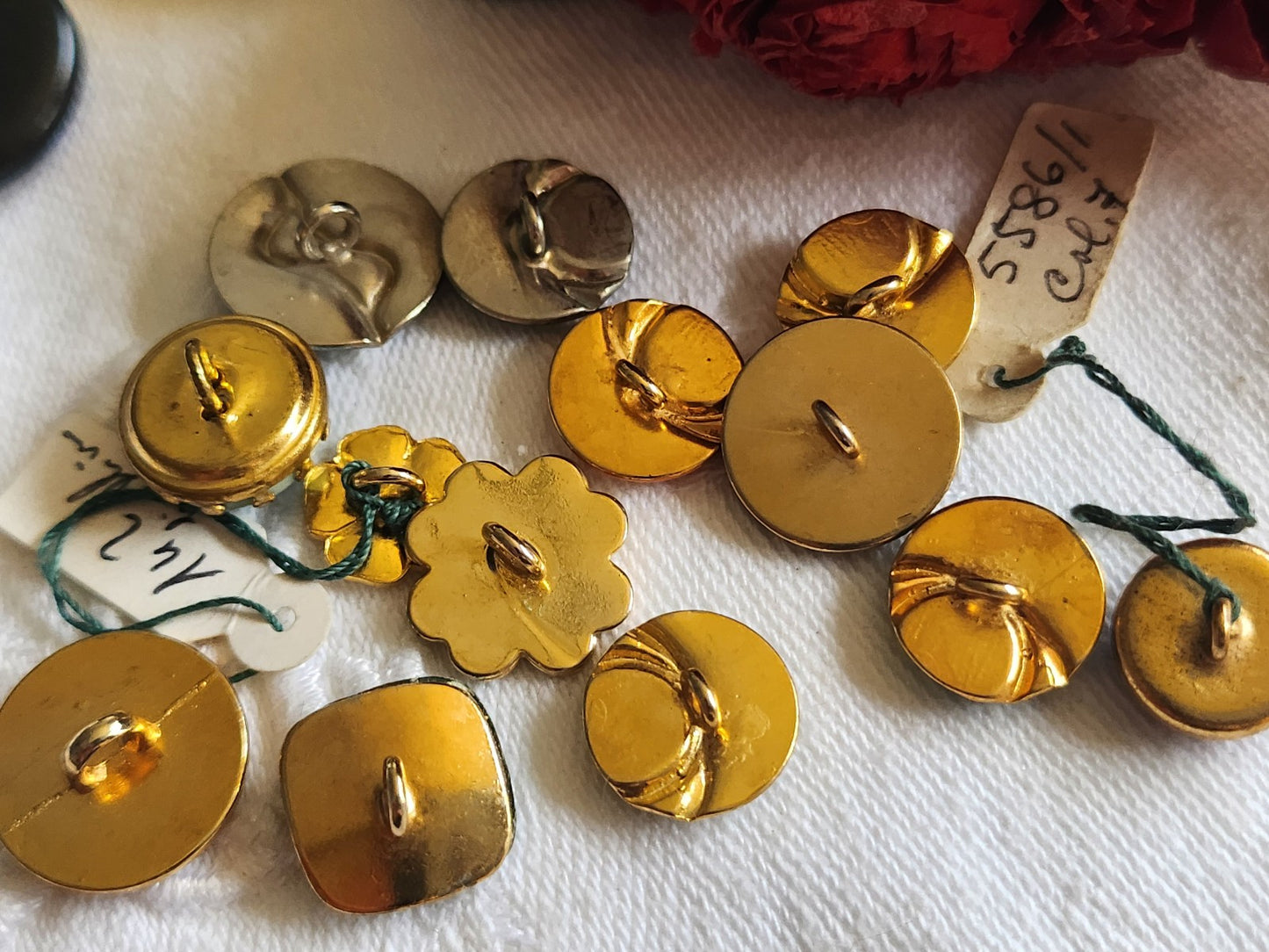 Lot 13 boutons vintage en métal  panaché 1,1 à 1,5 cm ref 1404