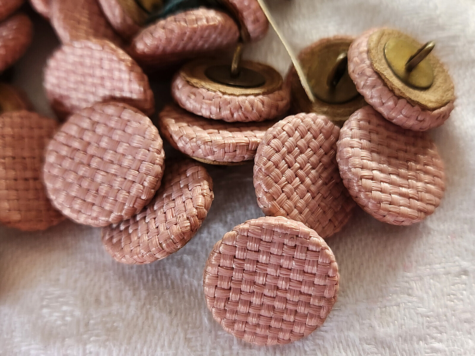 lot 10 boutons anciens vintage passementerie rose à pied  1,4 cm ref 2630