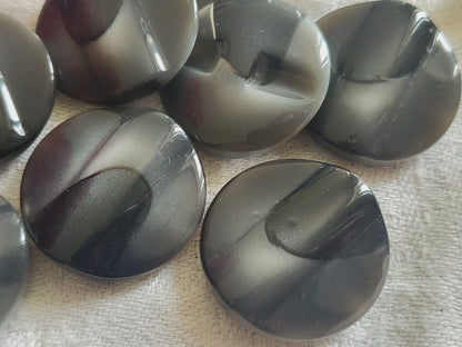 Lot 6 boutons vintage motif relief gris noir travaillé à pied  2,2 cm ref 4579