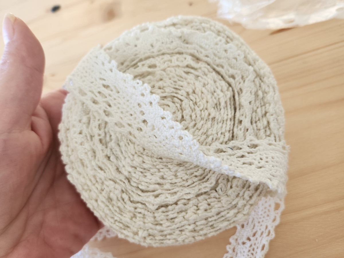 Dentelle ancienne coton grande longueur 8 mètres 60 sur 2,9 cm   T3-43