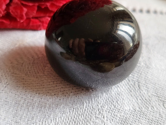 Volumineux bouton ancien boule noir pied 2,8 cm hauteur 2 cm D15K