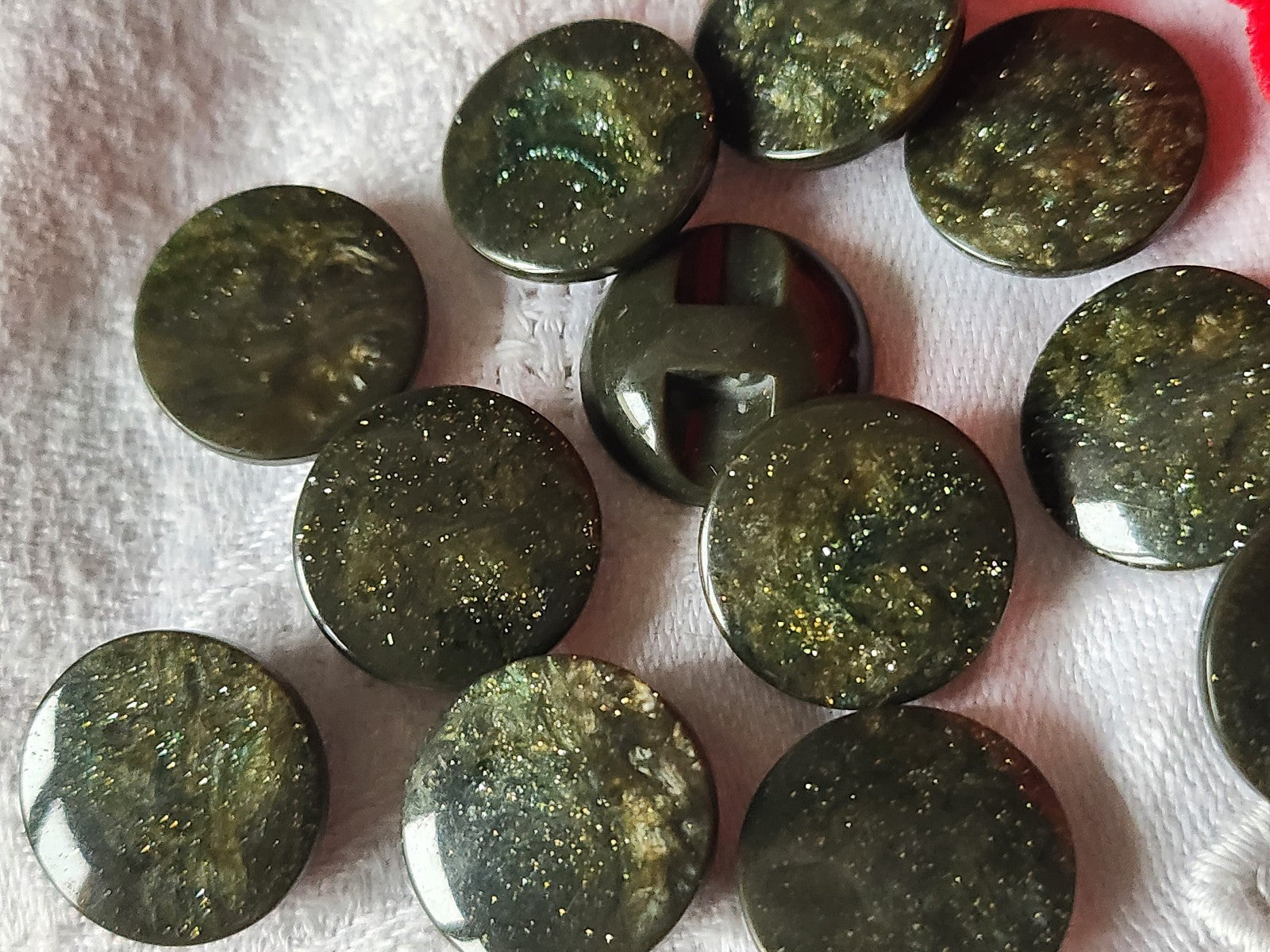 Lot 12 boutons vintage vert paillette inclusion 1,7 cm ref 5844