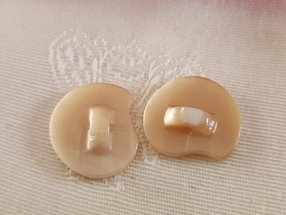 Duo boutons anciens en nacre forme originale 1,7 cm 17 mm D13b