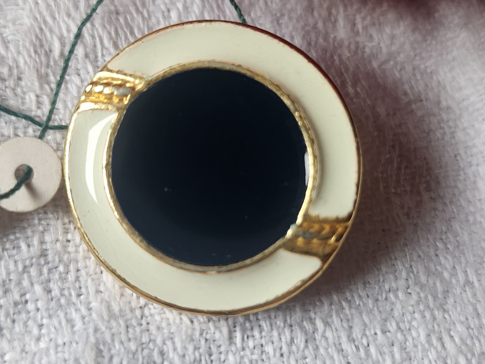 Bouton vintage en métal doré bleu creme pied 2,4 cm G16O