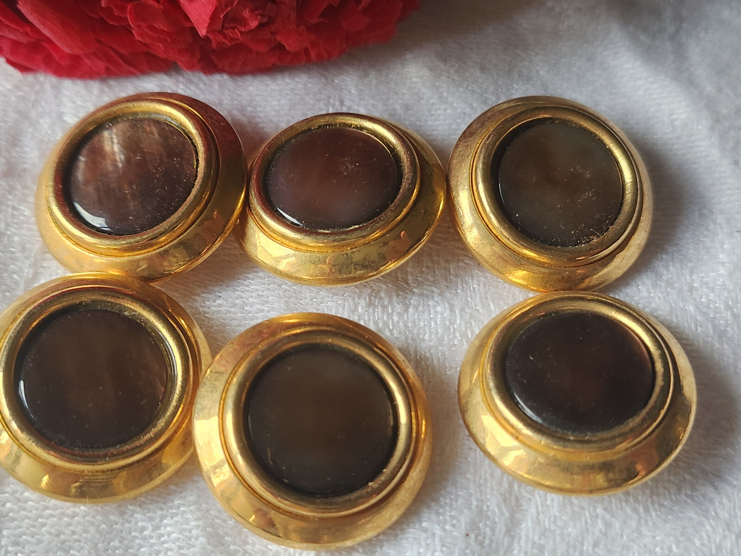 Lot 6 boutons ancien en nacre marron à pied métal doré 2,3 cm ref 1588