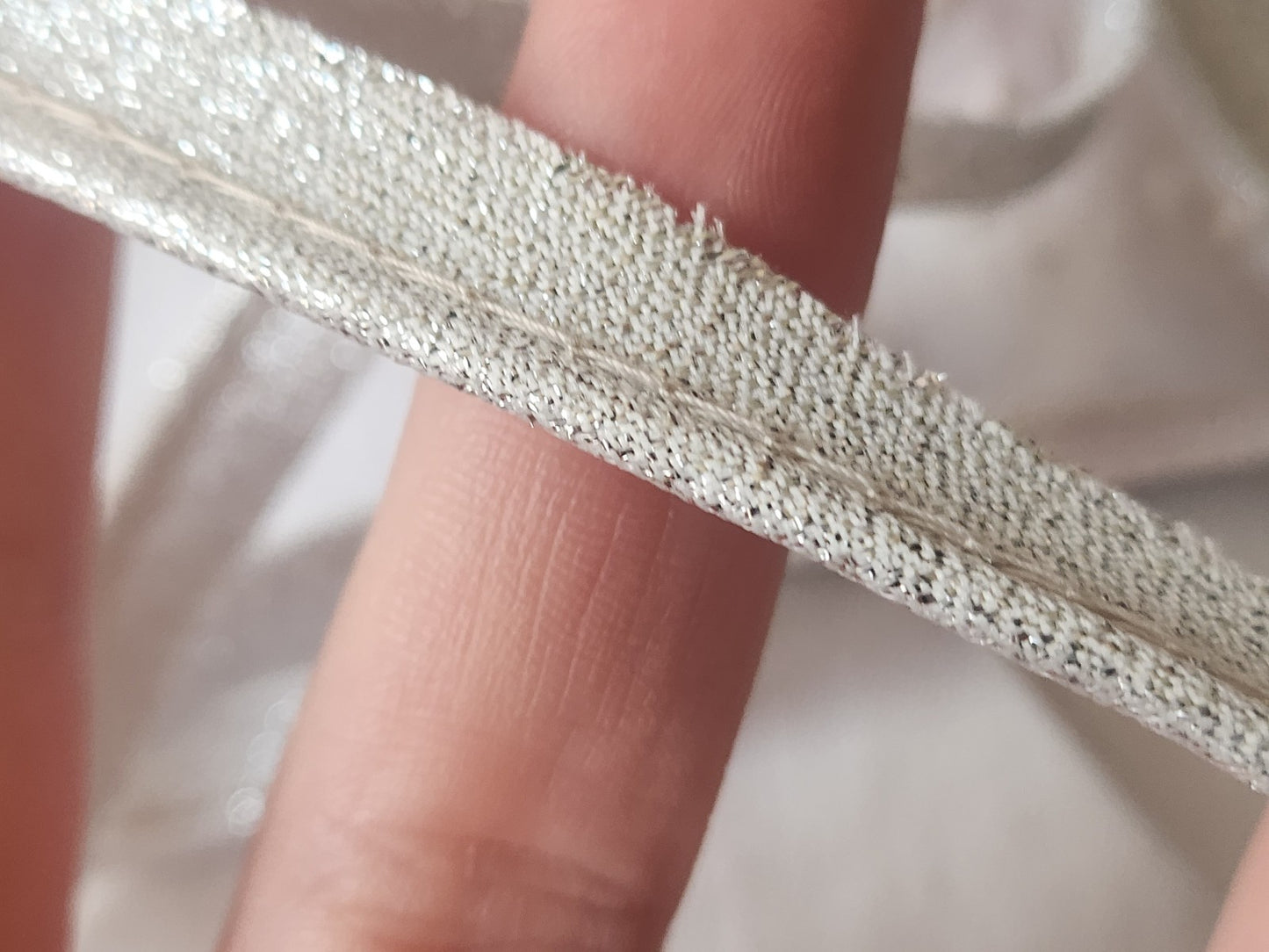 Biais vintage ruban argenté 5 mètres sur 1  cm A2