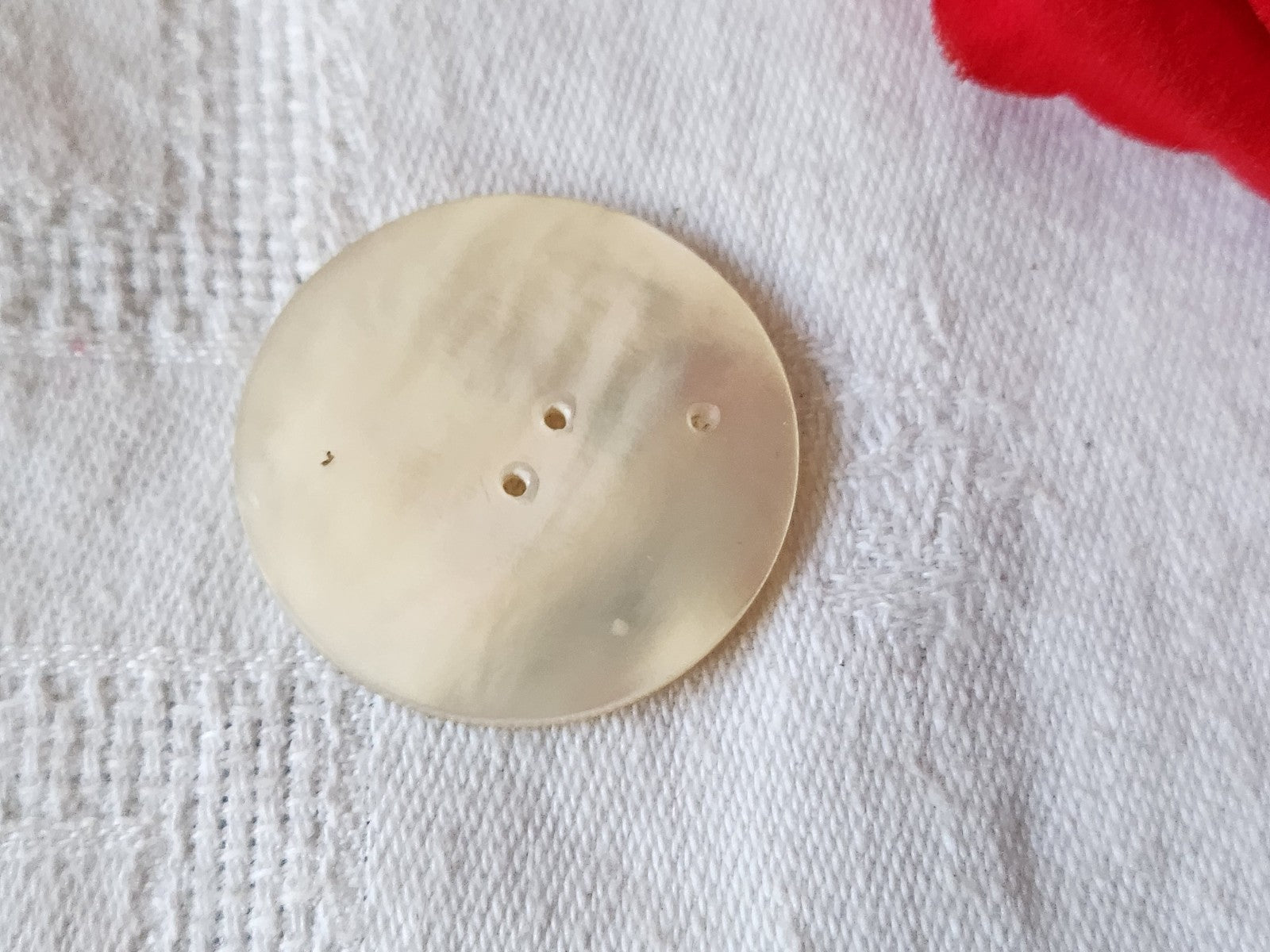 Gros bouton ancien en nacre blanc laiteux superbe 3,2 cm D8H