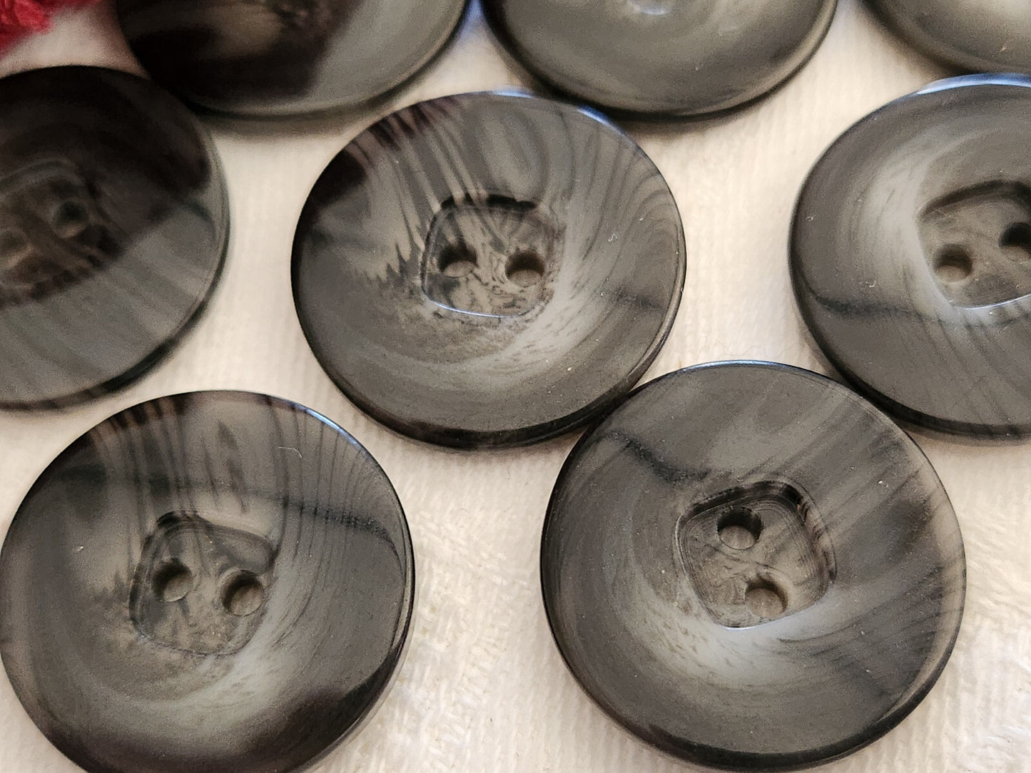 Lot 8 boutons vintage gri snoir veiné 2,2 cm ref 130
