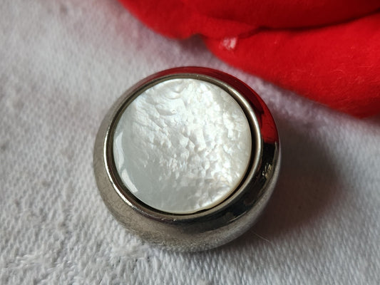 Gros bouton vintage monture métal coeur nacre bombé   2,3 cm D12K