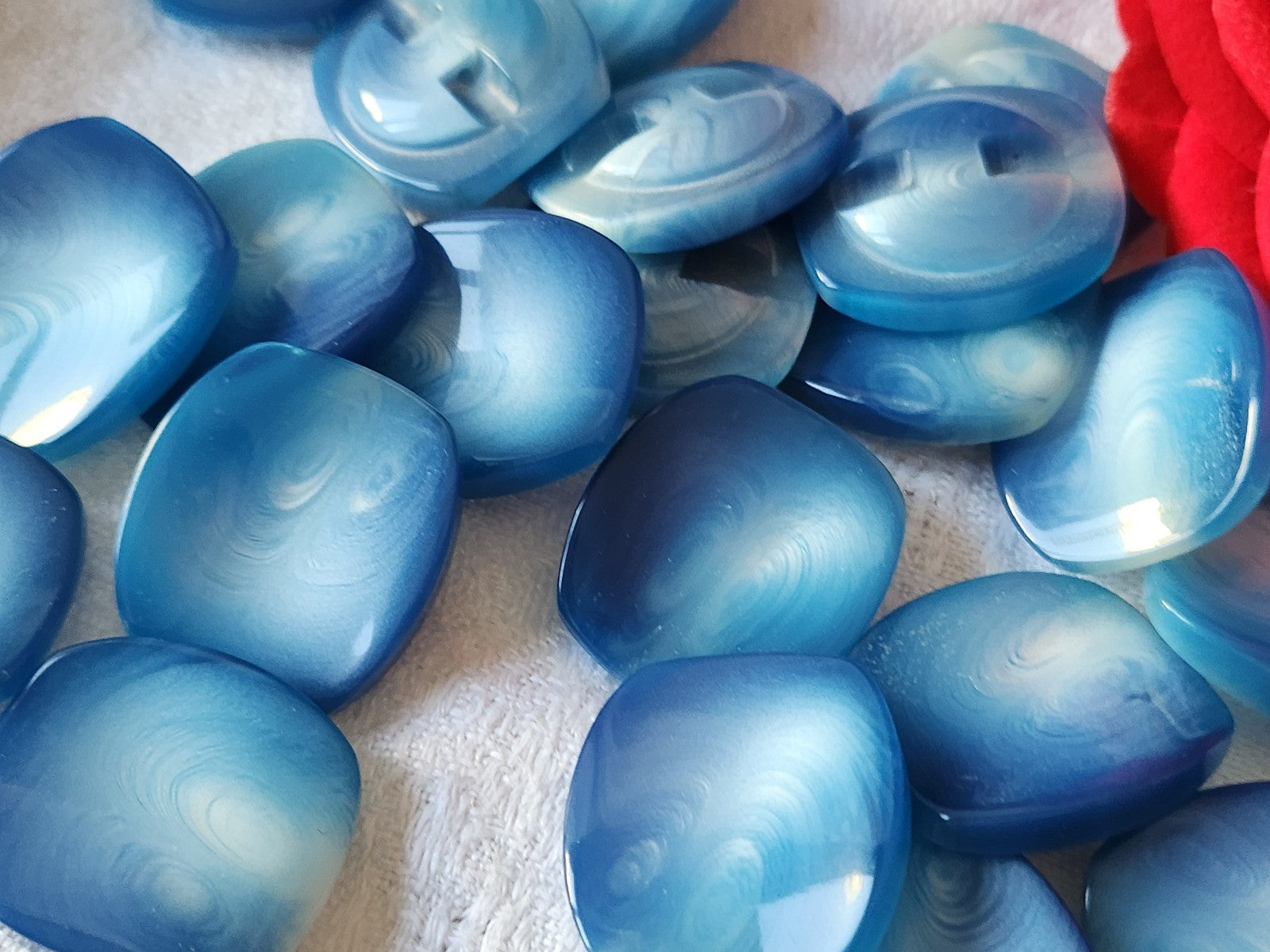 Lot 6 gros boutons vintage camaieu bleu veiné 2,3 sur 2,6 cm ref 6118