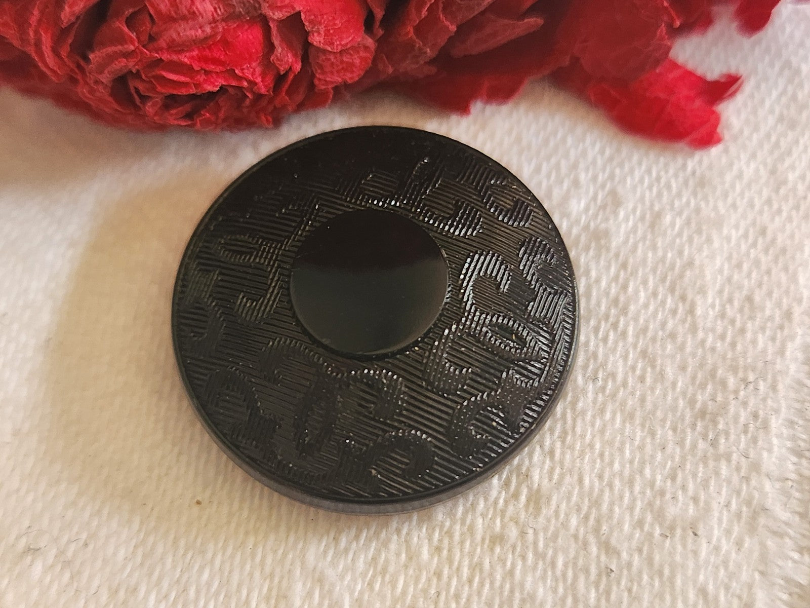 Bouton vintage en verre noir damas  travaillé 2,2 cm pied metal G7L
