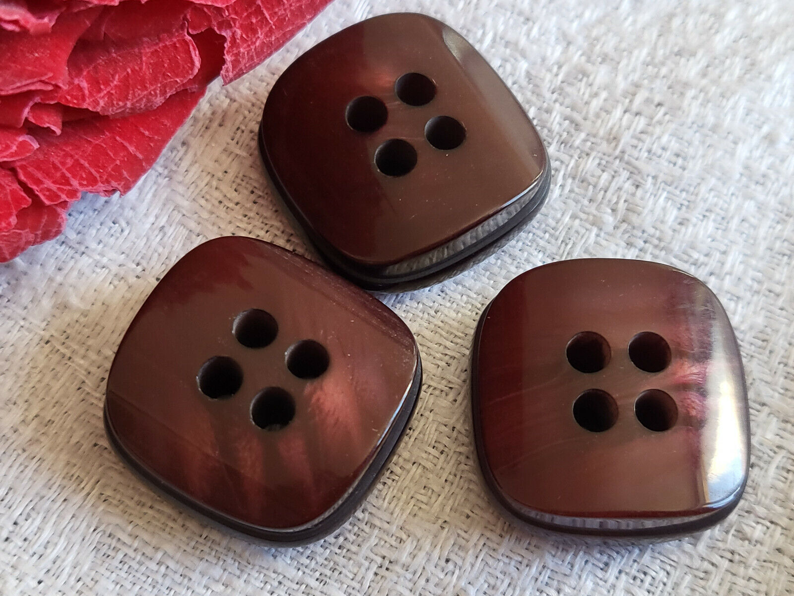 Trio boutons vintage rouge scintillant épais  2 cm ref 5470