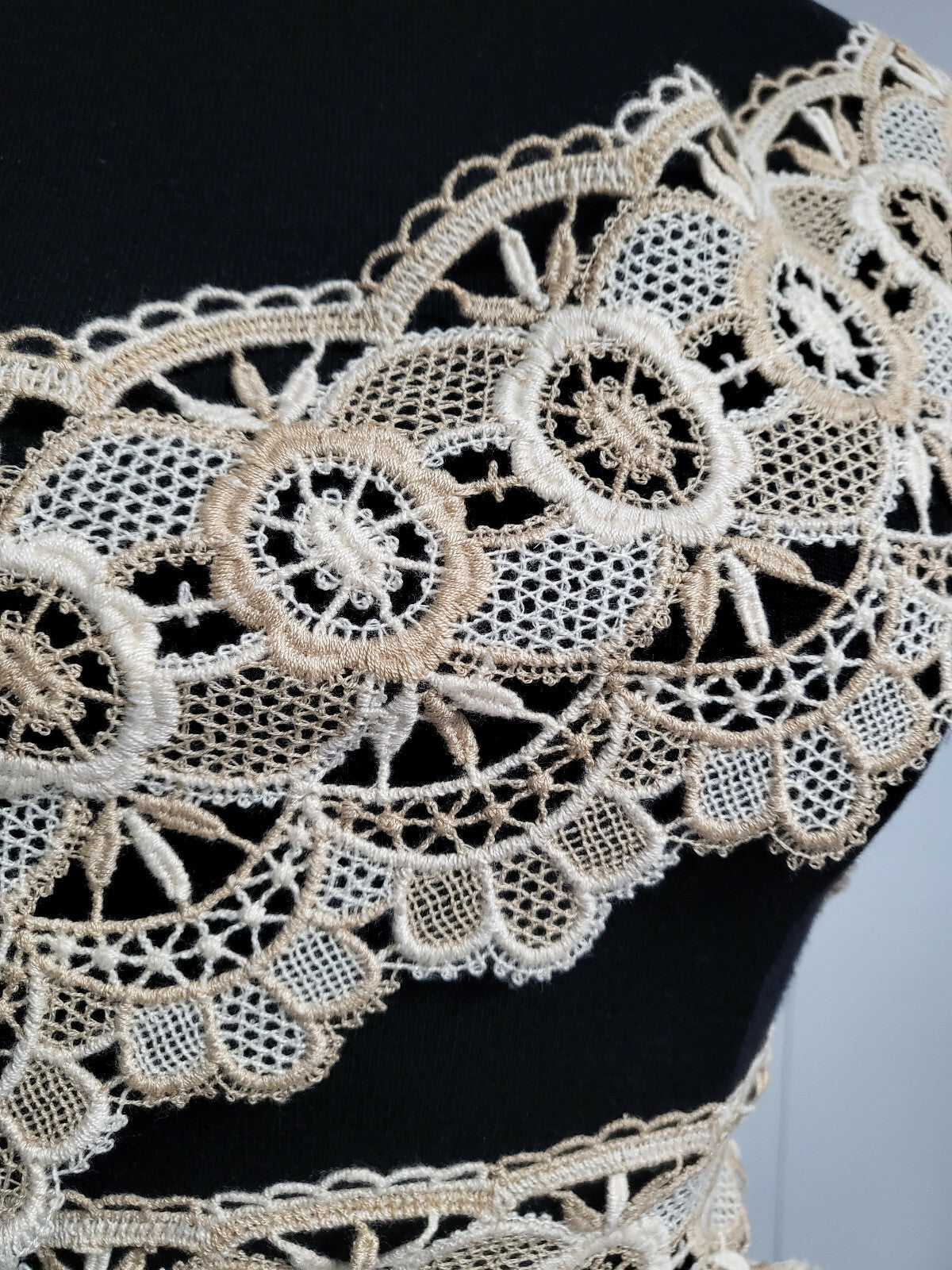 Très large et belle dentelle vintage ancienne style macramé 3 mètres  15,5 cm A1