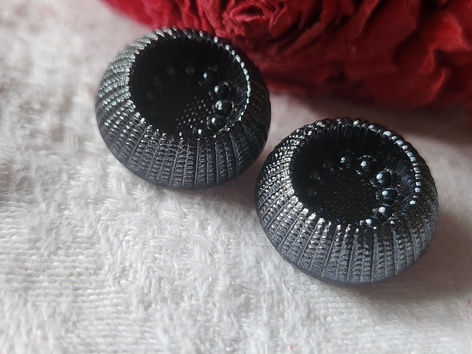 Duo boutons anciens en verre gris foncé  vintage pied  1,8 cm G11H