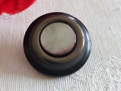 Bouton ancien cœur en nacre pied laiton 2,2 cm ou 22 mm G12K
