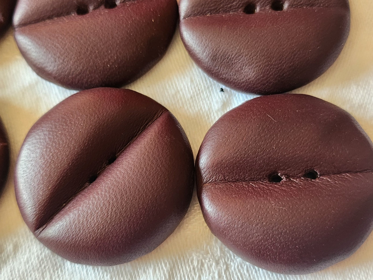 Lot  6 énormes boutons anciens en cuir xxl lie de vin 4 cm ref 6024 **
