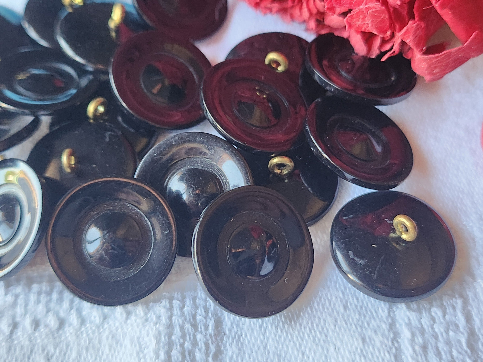 Lot 8 boutons anciens noir à pied en métal 1,9 cm ref 392