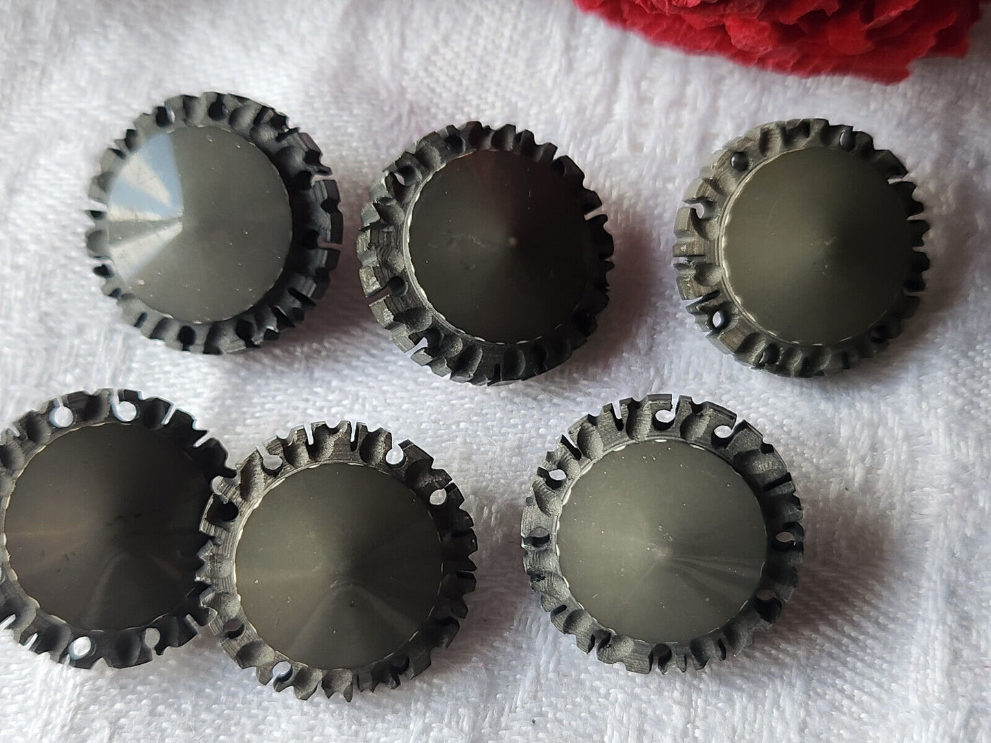 Collection lot 6 boutons anciens gris bord decoupis pied métal 1,8 cm ref 1724