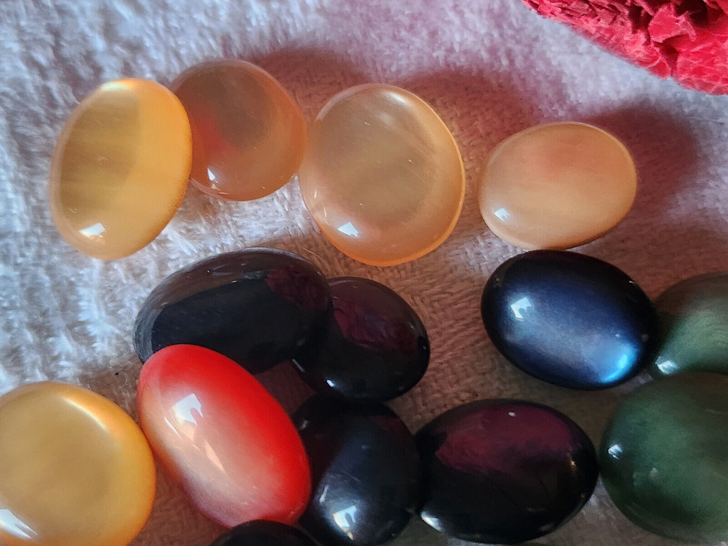 Lot 17  boutons vintage panaché ovale  1 sur 1,3 à 1,6 sur 1,3 cm  ref 5850