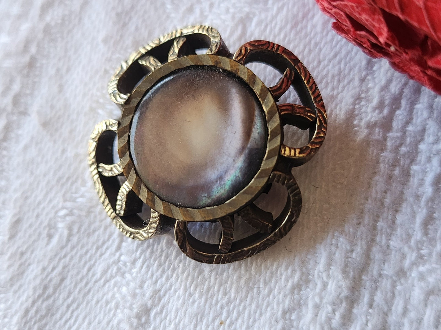 bouton ancien metal coeur en nacre pourtour ajouré 2,2 cm piedD G15D