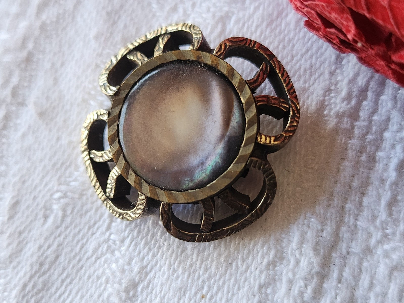 bouton ancien metal coeur en nacre pourtour ajouré 2,2 cm piedD G15D
